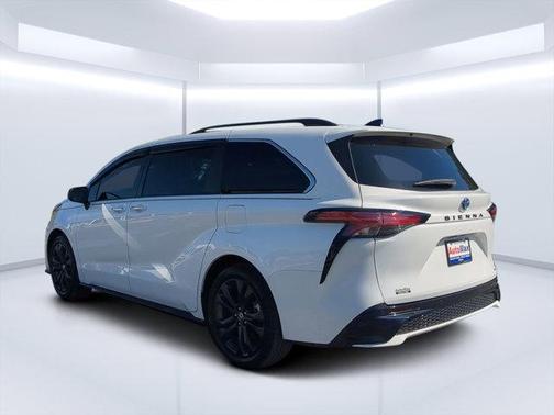 2022 Toyota Sienna XSE 7 Passenger