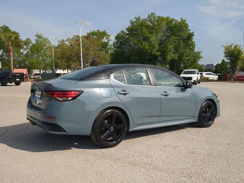 Atlantic Gray Metallic/Super Black 2024 Nissan Sentra SR