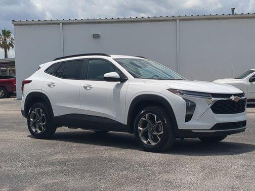 Summit White 2025 Chevrolet Trax LT