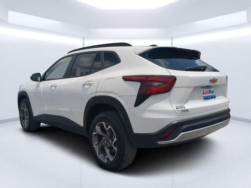 Summit White 2025 Chevrolet Trax LT