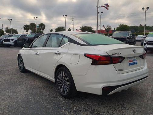 Glacier White 2025 Nissan Altima SV FWD