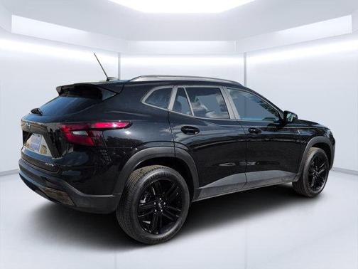Mosaic Black Metallic 2025 Chevrolet Trax ACTIV