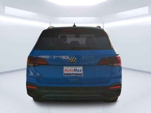 Cornflower Blue w/Deep Black Roof 2024 Volkswagen Taos 1.5T SE Black