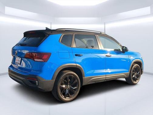 Cornflower Blue w/Deep Black Roof 2024 Volkswagen Taos 1.5T SE Black