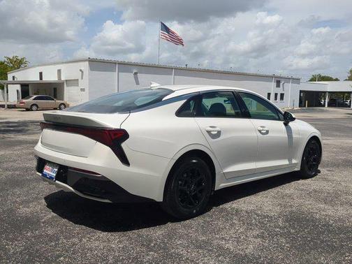2025 Kia K5 LXS
