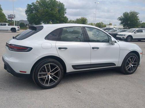 2022 Porsche Macan Base