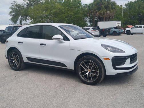 2022 Porsche Macan Base