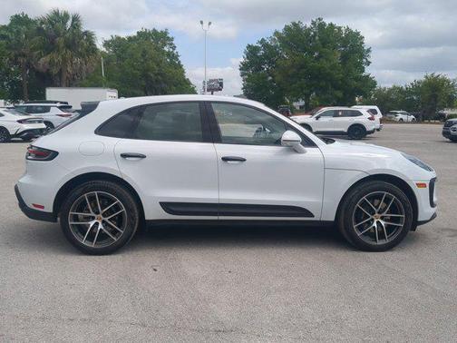 2022 Porsche Macan Base