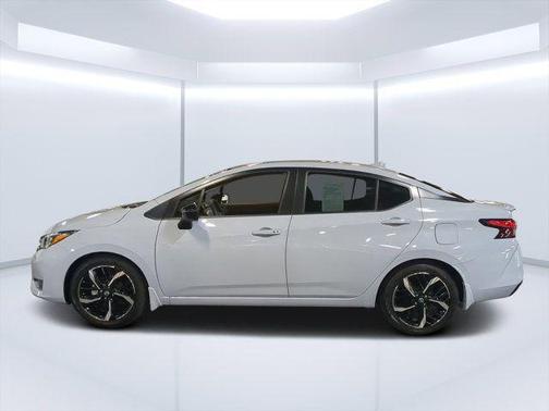 Gray Sky Pearl 2025 Nissan Versa 1.6 S