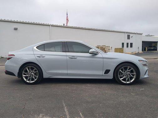2022 Genesis G70 2.0T