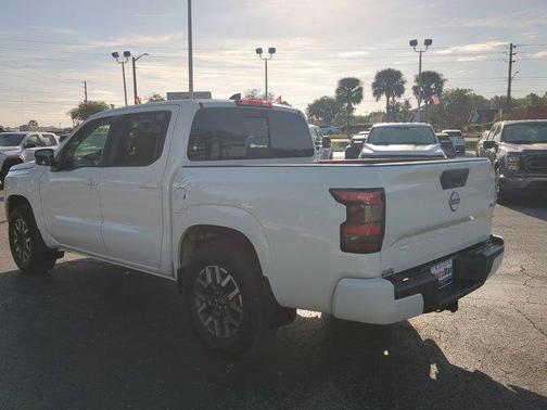 Glacier White 2024 Nissan Frontier SL