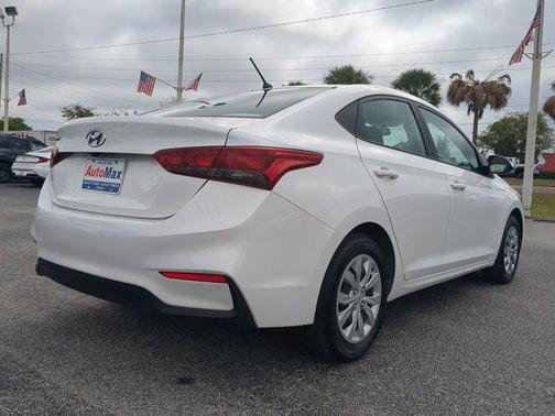 2022 Hyundai Accent SE