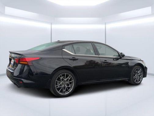 Super Black 2023 Nissan Altima SR VC-Turbo FWD