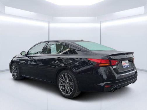 Super Black 2023 Nissan Altima SR VC-Turbo FWD