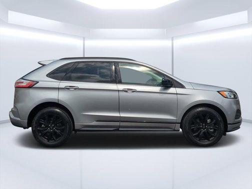 ICONIC SILVER 2024 Ford Edge SE