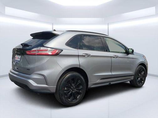 ICONIC SILVER 2024 Ford Edge SE