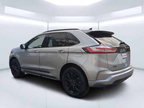 ICONIC SILVER 2024 Ford Edge SE