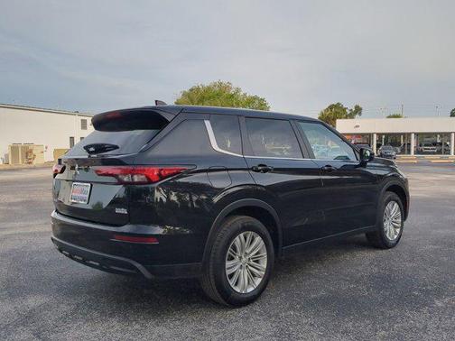 2024 Mitsubishi Outlander ES