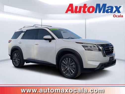 2025 Nissan Pathfinder SL