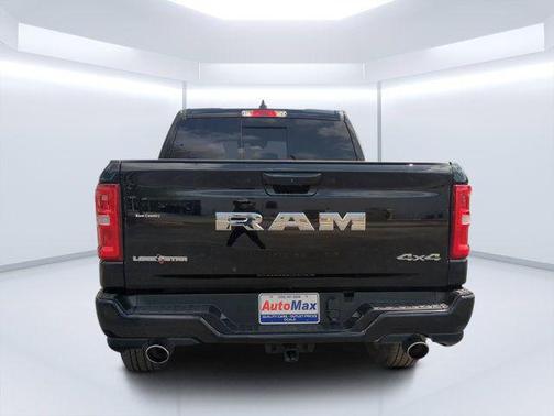 Diamond Black Crystal Pearlcoat 2025 RAM 1500 Lone Star