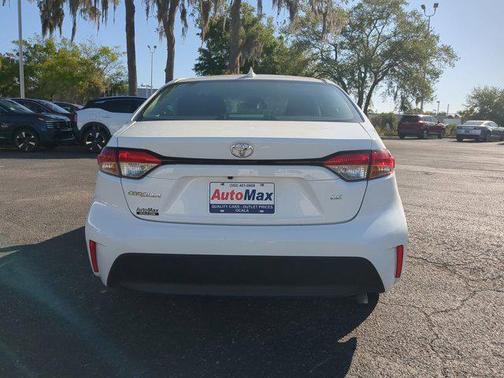 Ice Cap 2025 Toyota Corolla LE