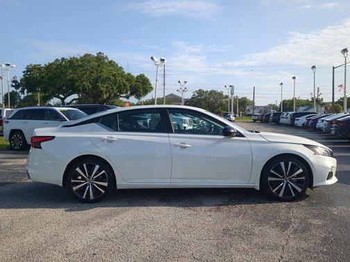 2022 Nissan Altima 2.5 SR