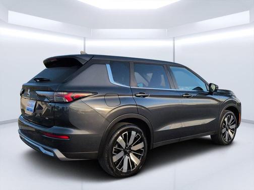 Graphite Gray 2025 Mitsubishi Outlander SE