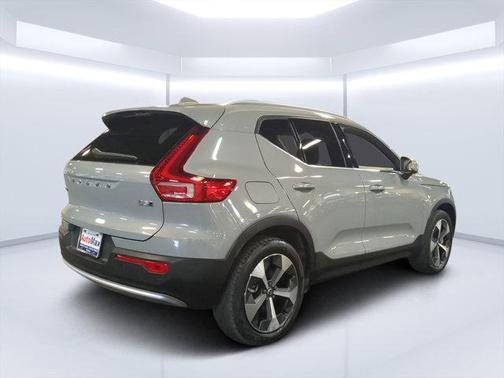 2024 Volvo XC40 Plus Bright Theme