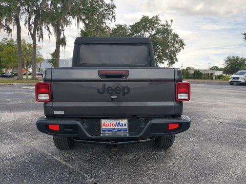 2022 Jeep Gladiator Sport