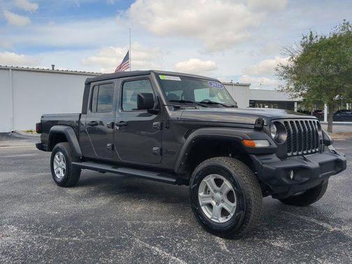 2022 Jeep Gladiator Sport