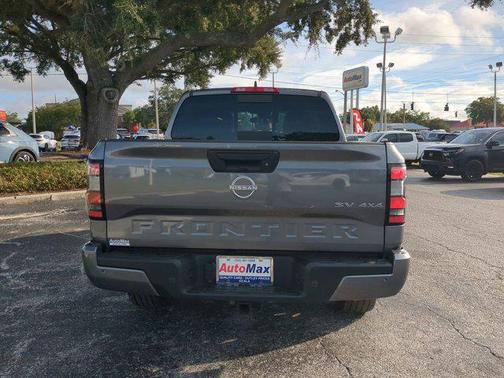 2024 Nissan Frontier SV