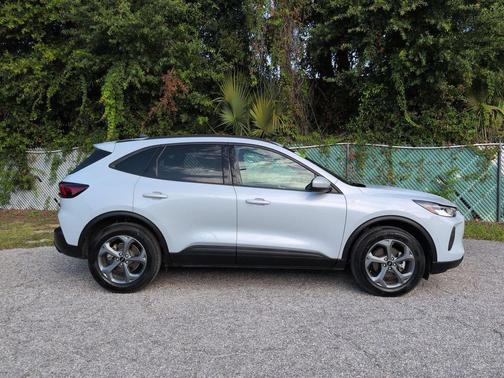 Silver Metallic 2025 Ford Escape ST-Line Select