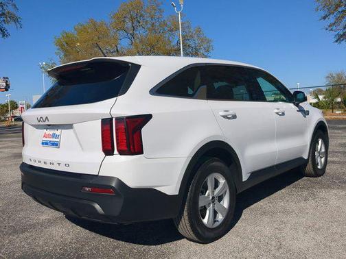 2022 Kia Sorento LX
