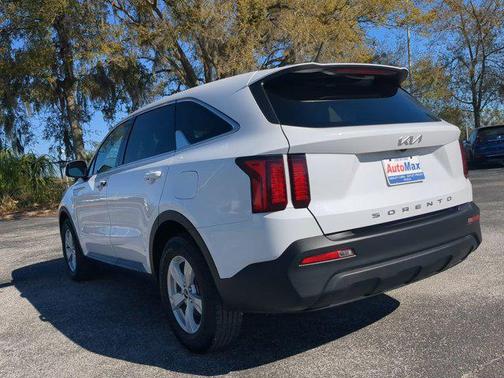 2022 Kia Sorento LX