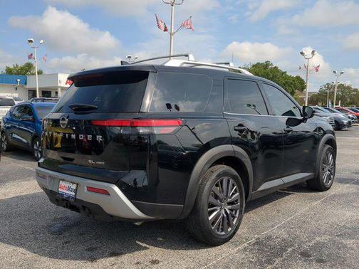 2023 Nissan Pathfinder SL