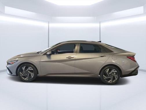 Fluid Metal 2025 Hyundai ELANTRA SEL