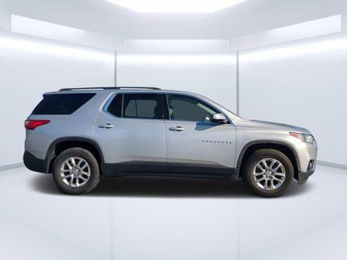 Silver Ice Metallic 2019 Chevrolet Traverse LT Cloth