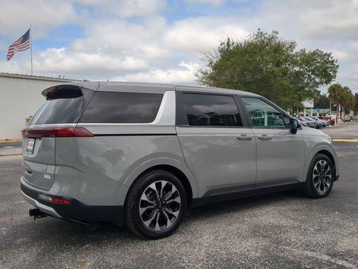 2024 Kia Carnival EX