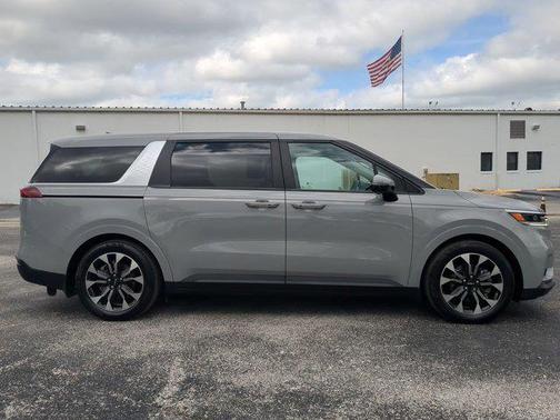 2024 Kia Carnival EX