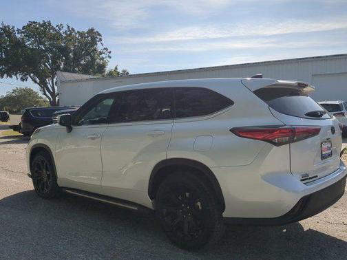 2022 Toyota Highlander L