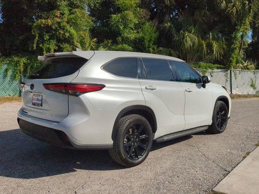 2022 Toyota Highlander L