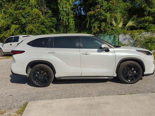 2022 Toyota Highlander L