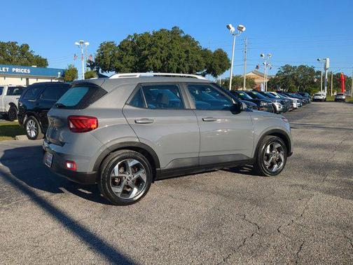 2022 Hyundai VENUE SEL