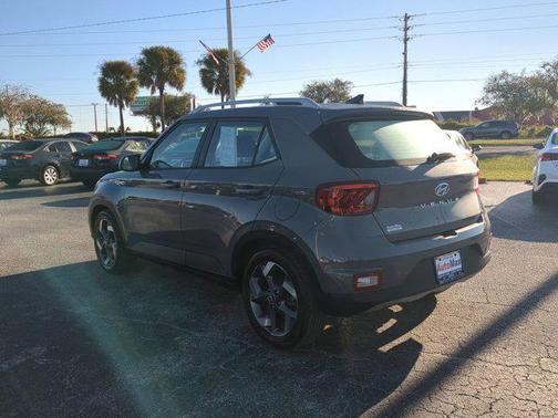 2022 Hyundai VENUE SEL