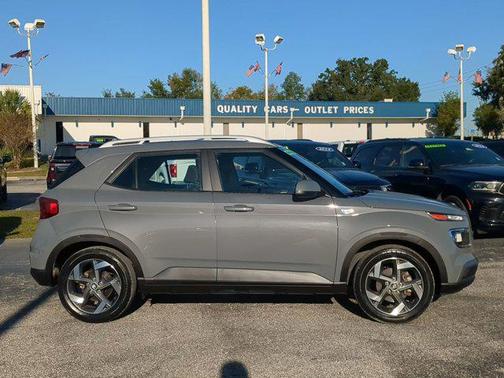 2022 Hyundai VENUE SEL