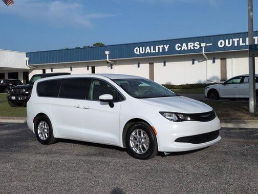 Bright White Clearcoat 2023 Chrysler Voyager LX