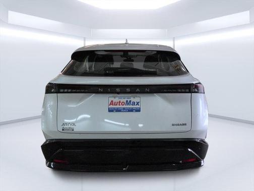 Everest White P 2024 Nissan ARIYA ENGAGE