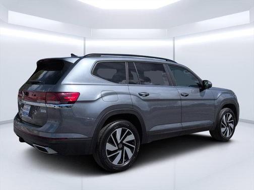 Platinum Gray Metallic 2025 Volkswagen Atlas 2.0T SE w/Technology