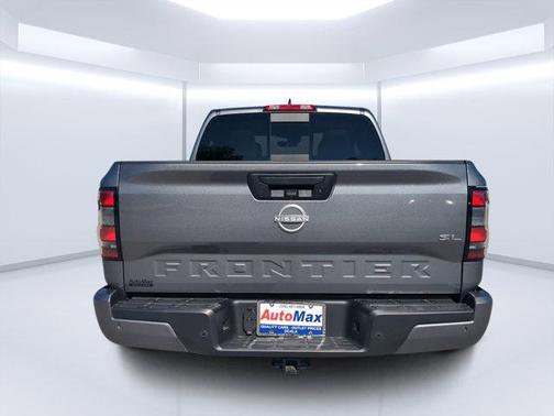 2024 Nissan Frontier SL