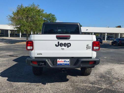 2022 Jeep Gladiator Willys
